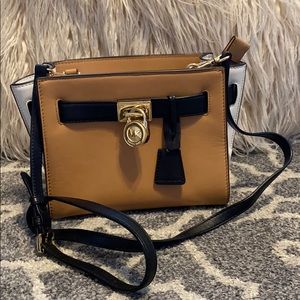 MICHAEL KORS Hamilton Small Traveler Messenger
